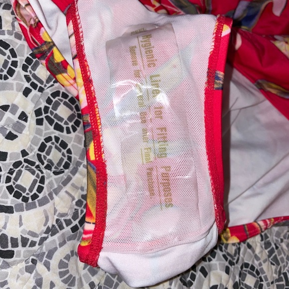 Old Navy Pink Floral 1 Piece Plus Size Swimsuit 3X - Picture 2 of 2